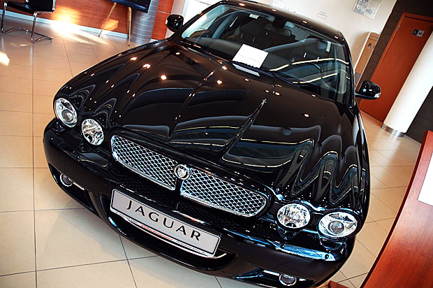 Jaguar XF 2007 в автосалоне