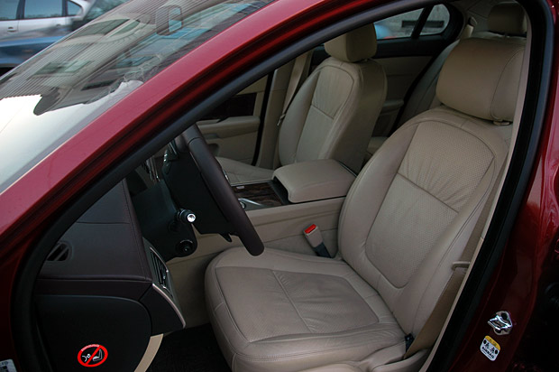 Водительское кресло Jaguar XF 2007