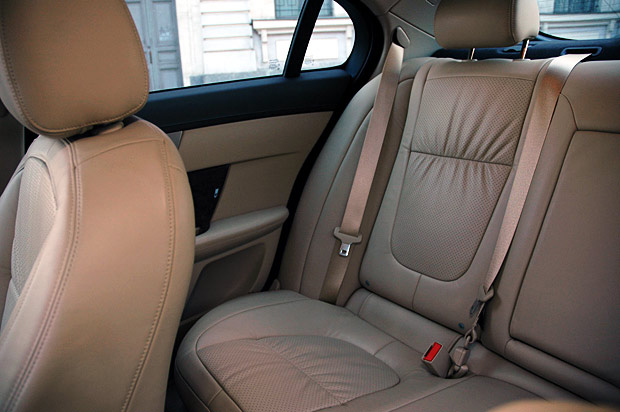 Задние кресла Jaguar XF 2007