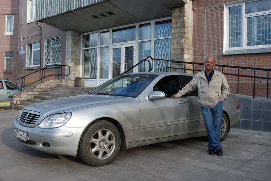 Нынешний владелец Mercedes-Benz S320 – врач-хирург одной из петербургских районных поликлиник
