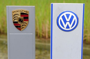 Volkswagen купил 49.9% акций Porsche