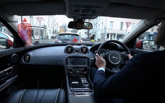 В Jaguar Land Rover изобрели прозрачные стойки
