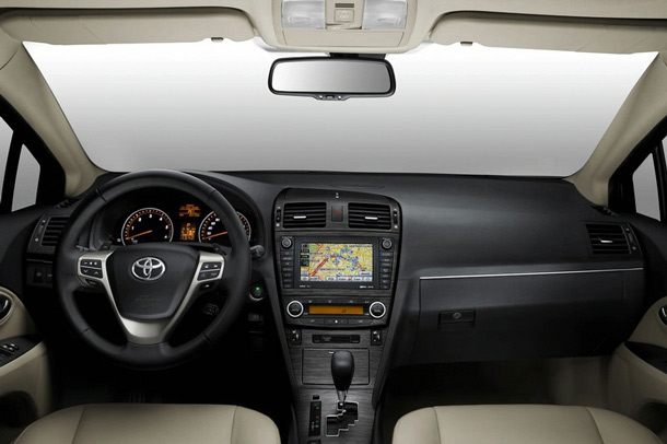 Интерьер новой Toyota Avensis