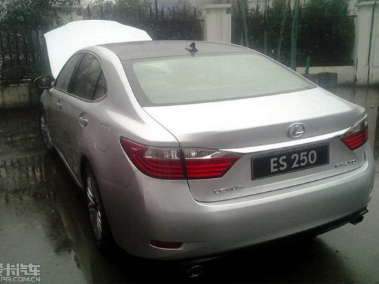 Новый Lexus ES засветился в Китае