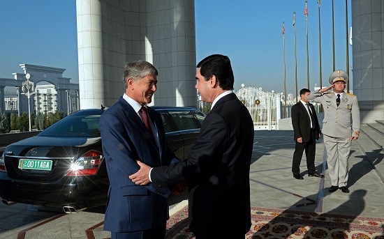 В Туркмению запрещен ввоз черных автомобилей