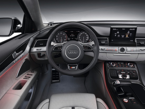Стоимость Audi S8 в России составит 5 338 800 рублей