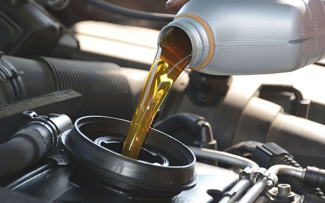 Как заменить моторное масло в авто