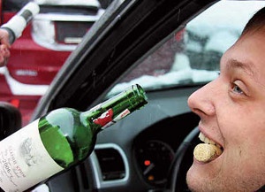 Алкоголиков и наркоманов лишат водительских прав
