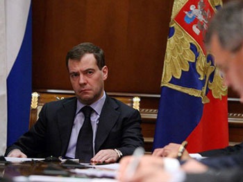 Медведев переназначил начальников управления ГИБДД по Москве и Петербургу