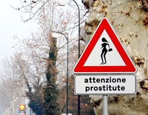 В Италии появился знак “Внимание, проститутки”