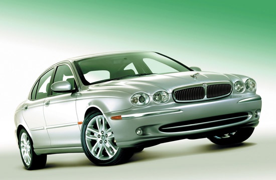 Jaguar X-Type. План: неизвестно. Продано: 121 000 авто за 9 лет.
