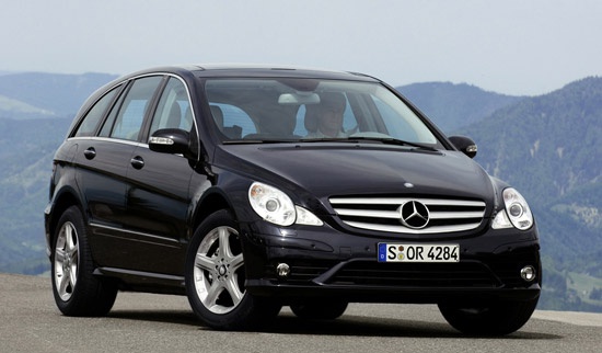 Mercedes-Benz R-Class. План: 1800 в год. Продано: 3052 авто за 3 года.
