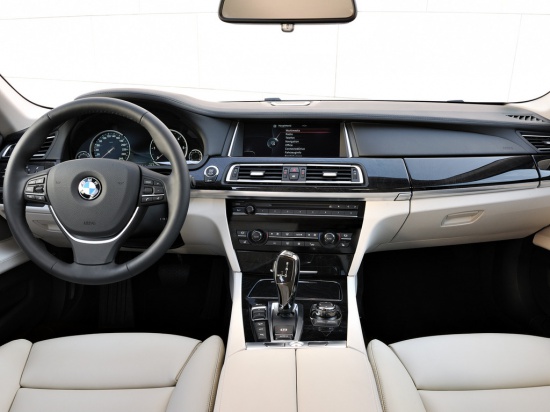 BMW разработала для России специальную версию 7-Series