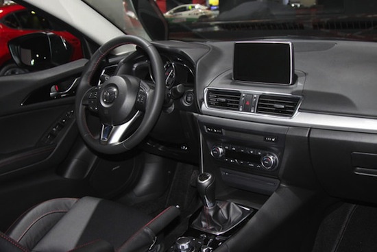 Новая Mazda3 в России по цене от 725 000 рублей