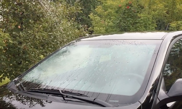 Наносим антидождь на стекло автомобиля правильно.