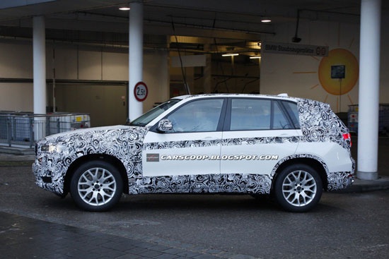 BMW X5 2014 постепенно обнажается