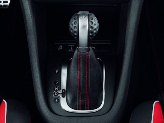 VW Golf GTI примерил на себя “adidas”