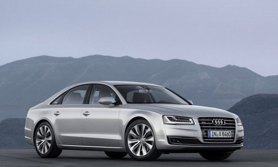 Audi представила обновленный представительский седан A8