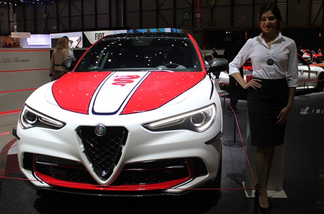 Девушка и Alfa Romeo Stelvio Ti