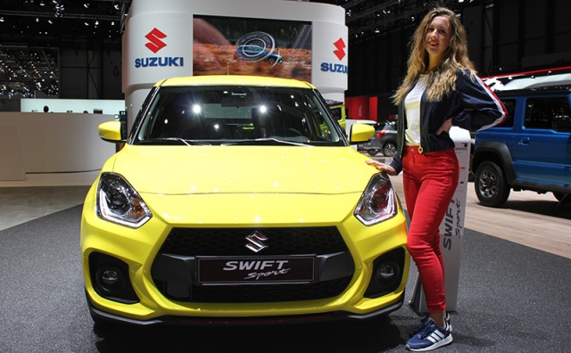 Девушка и Suzuki Swift Sport