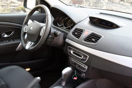 Обзор Renault Sandero и Renault Fluence 2010