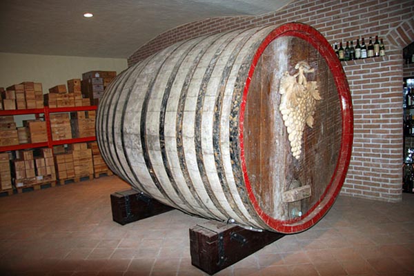 Подобному тому, как своих поклонников находят эксклюзивные коллекционные вина, автомобили Alpina предназначены лишь для узкой прослойки настоящих ценителей