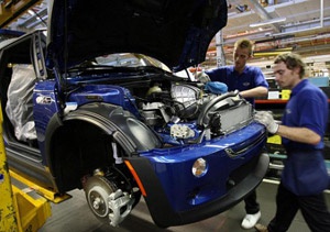 Иностранные автомобильные заводы загружены на треть
