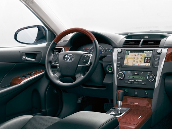 Новая Toyota Camry вышла на российский рынок