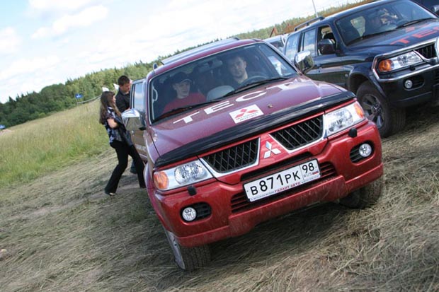 Внедорожники Land Rover и Mitsubishi вновь подверглись испытанию