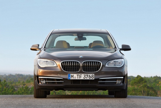 BMW анонсировала европейские цены на обновленную "семерку"