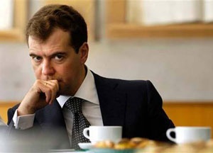 Медведев сомневается в необходимости создания дорожных фондов
