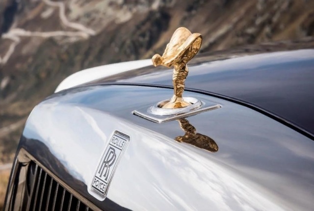 «Визитная карточка» Rolls-Royce - ангел на капоте