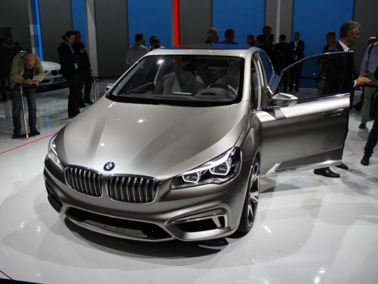 BMW показали в Париже "передний привод"