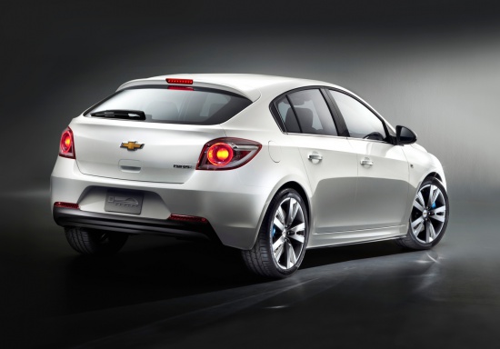 Серийный хэтчбек Chevrolet Cruze - скоро в Женеве