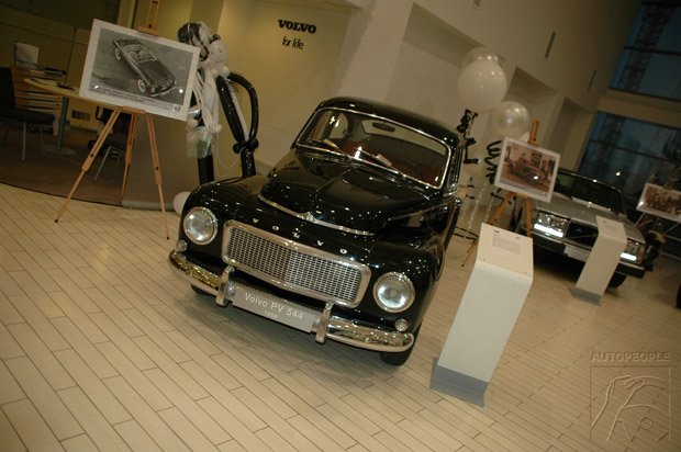 Иссиня-черный PV544 1958 года выпуска – это уже вполне современный автомобиль