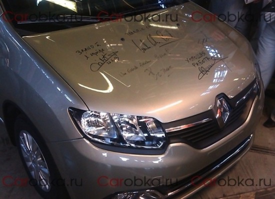 В Сети появились первые фото российской версии Renault Logan II