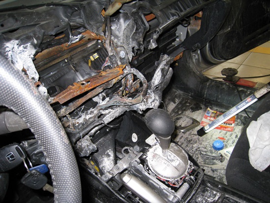 Honda сгорела от телефонной зарядки в прикуривателе