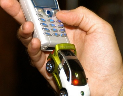 Автомобили получат беспроводные зарядки для телефона