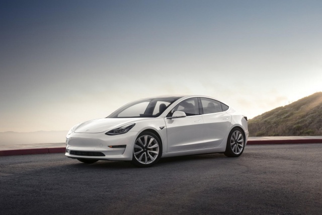 Tesla Model 3 вытесняет баварцев с рынка