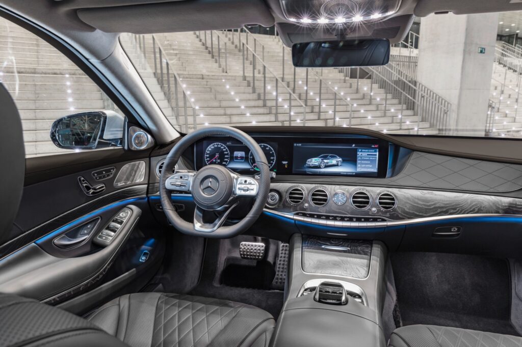 Салон Mercedes-Benz