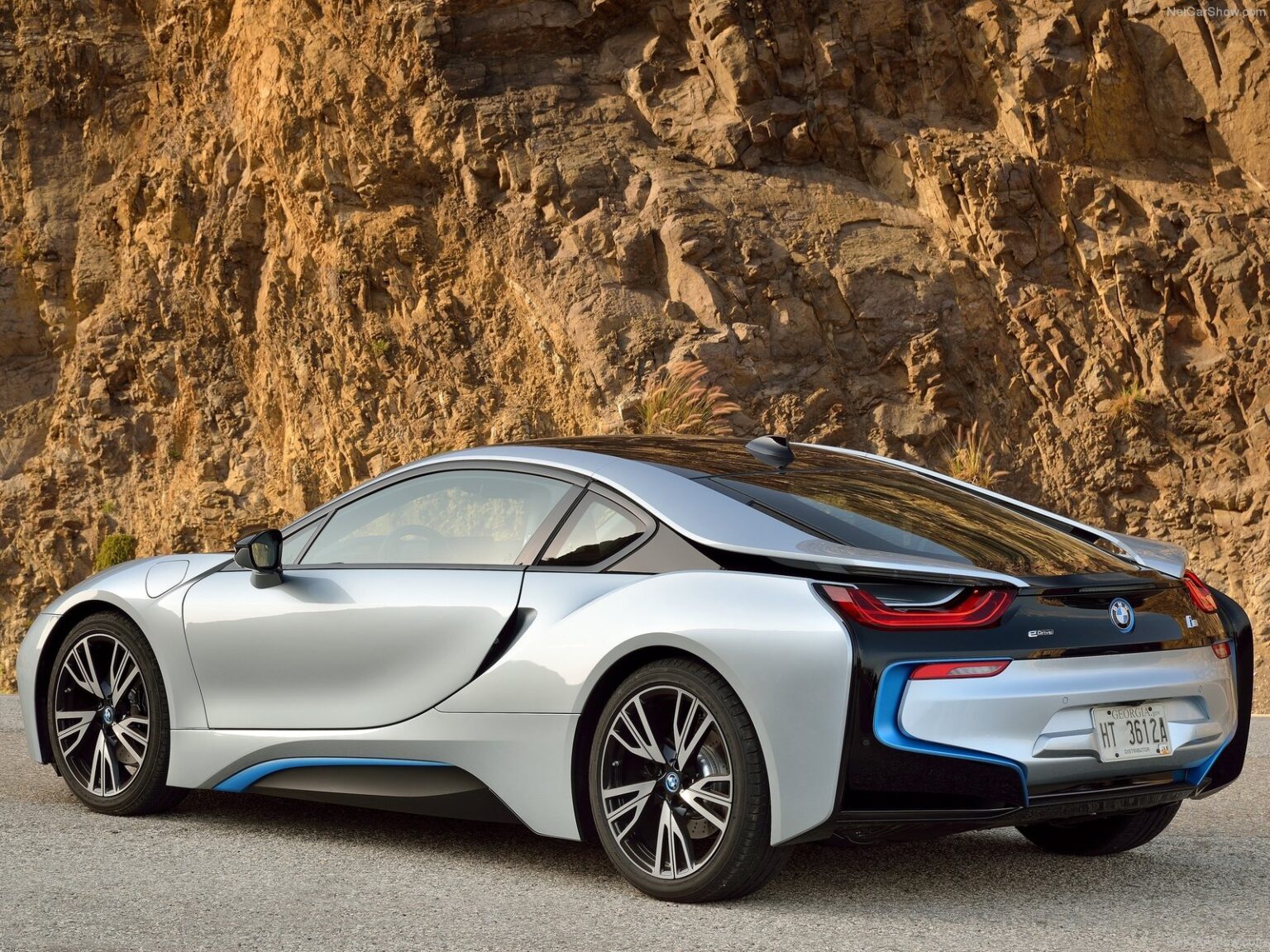 Bmw спорткар i8