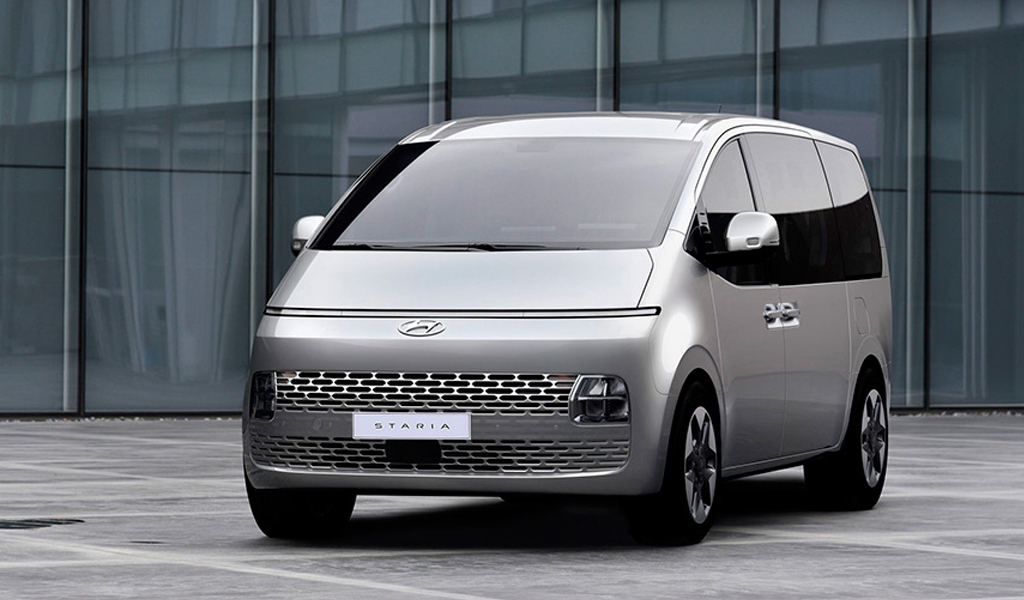 Hyundai рассекретила внешность нового минивэна Staria