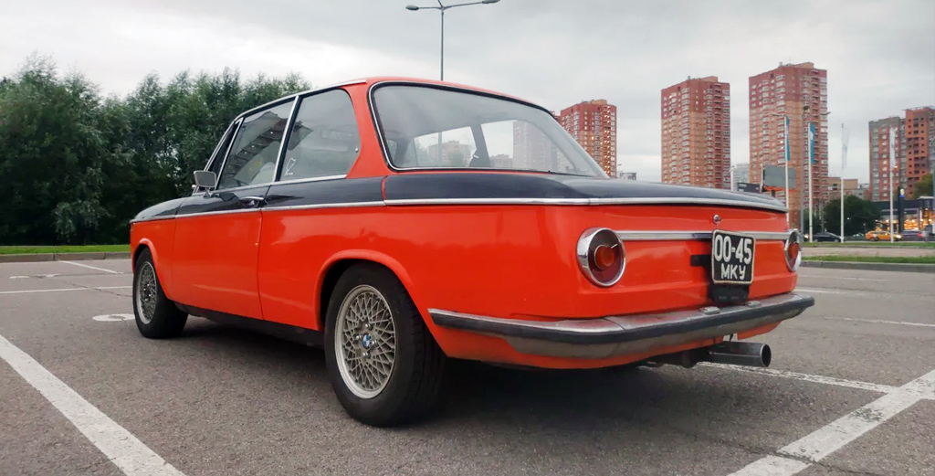В России за миллион рублей продают редкий 2-дверный BMW 1972 года