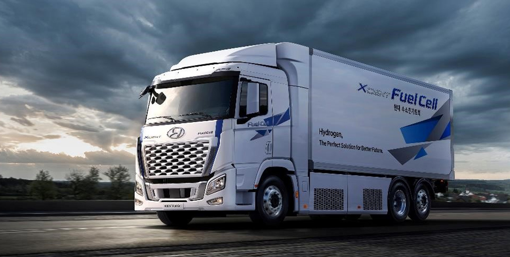 Hyundai представила первый в мире тяжелый грузовик на водородном топливе