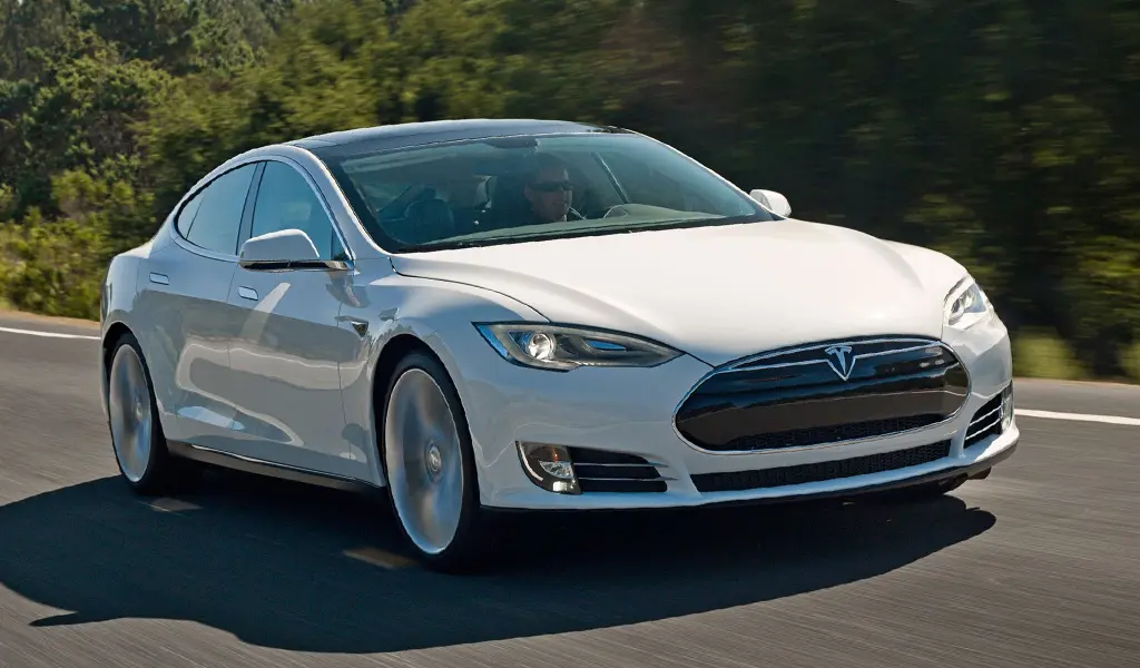 Tesla списывала с некоторых клиентов двойную сумму без предупреждения