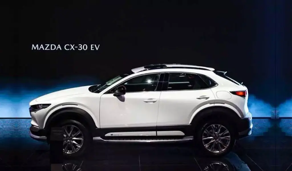 Mazda представила электрическую версию кроссовера CX-30