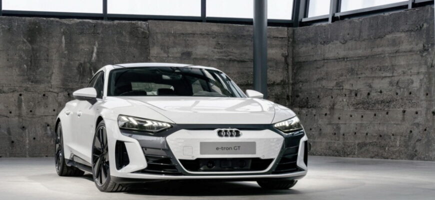 Audi рассекретили внешний облик e-tron GT
