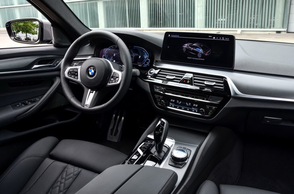 Салон BMW 5-Series