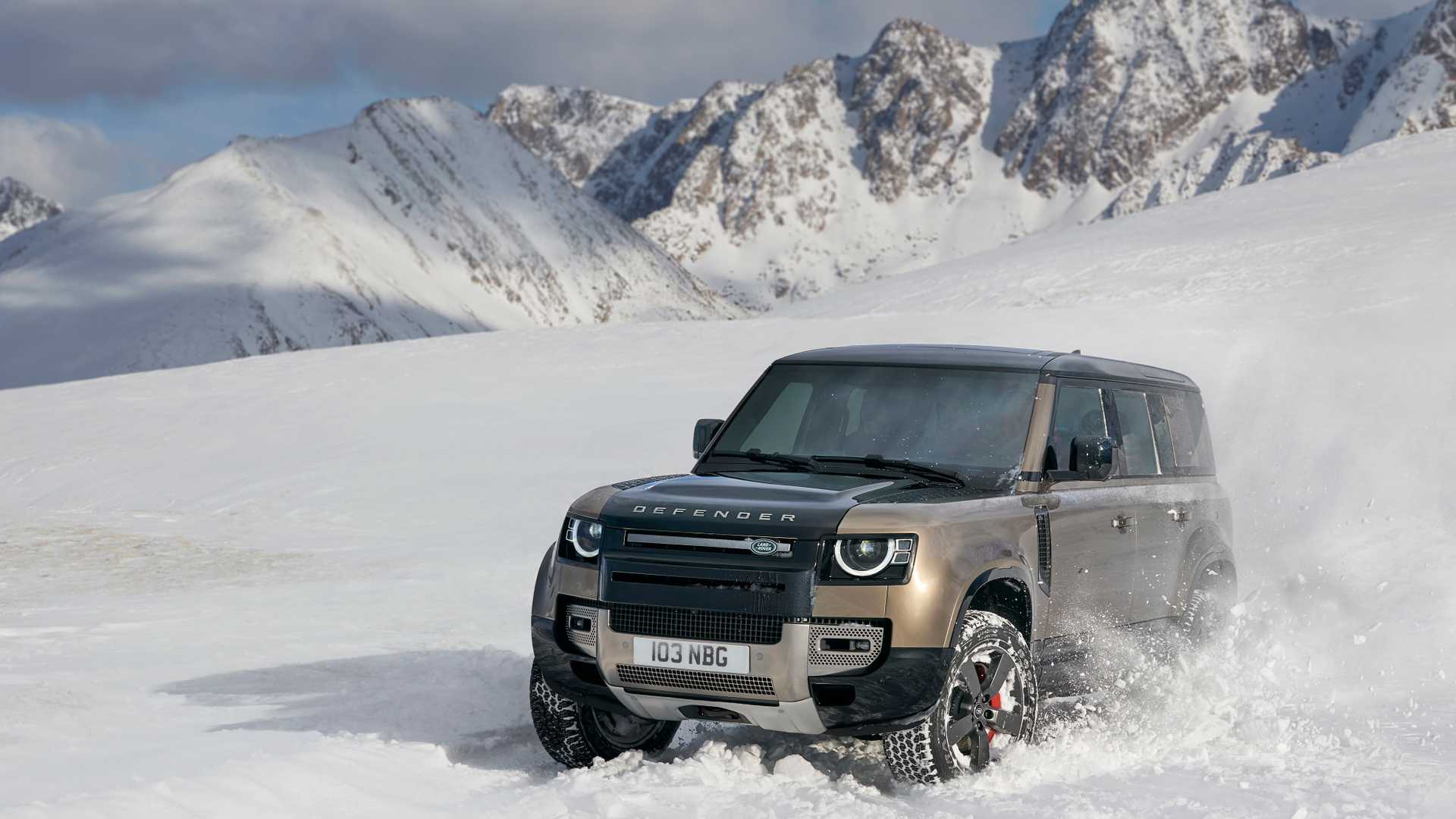 Объявлена российская стоимость обновленного Land Rover Defender