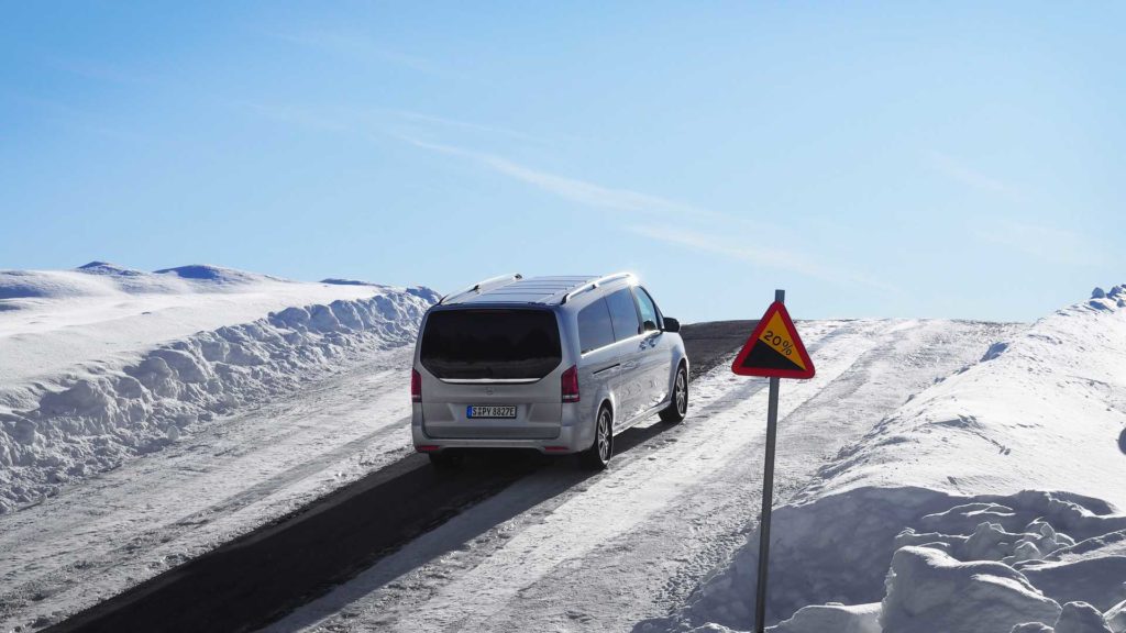 Mercedes протестировал первый электроминивэн на морозе